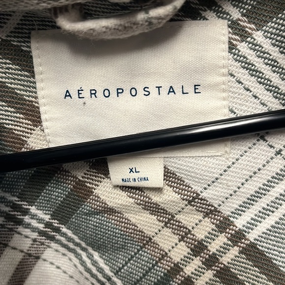 Aeropostale cropped flannel - Picture 3 of 3